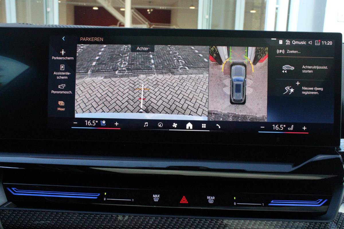 BMW 5 Serie BMW 5-serie Touring 520i M-SPORT | PANORAMA DAK | TREKHAAK ELEKTRISCH WEGKLAPBAAR | HARMAN KARDON AUDIO SYSTEM | SHADOW LINE PAKKET | ELEKTRISCH VERSTELBARE VOORSTOELEN MET GEHEUGENFUNCTIE | STOEL VENTILATIE VOOR | STOEL VERWARMING VOOR + ACHTER | 360° CAMERA | DRAADLOZE TELEFOONLADER | STAND VERWARMING | LEDEREN BEKLEDING “VEGANZA ZWART” | WARMTEWEREND GLAS | SPORT CHASSIS “M-TECHNIC” | INNOVATIE PAKKET: (HEAD UP DISPLAY/LIVE NAVIGATIE/INTERIEUR CAMERA/PARKEERSENSOREN VOOR+ACHTER/CONNECTED SERVICES) | DRAADLOZE APPLE CARPLAY/ANDROID AUTO | TRAVEL PAKKET (ELEKTRISCH BEDIENBARE ACHTERKLEP/COMFORT ACCESS/TOEGANG VIA SMARTPHONE) | DODEHOEK DETECTIE | ELEKTRISCH BEDIENBAAR STUURKOLOM |