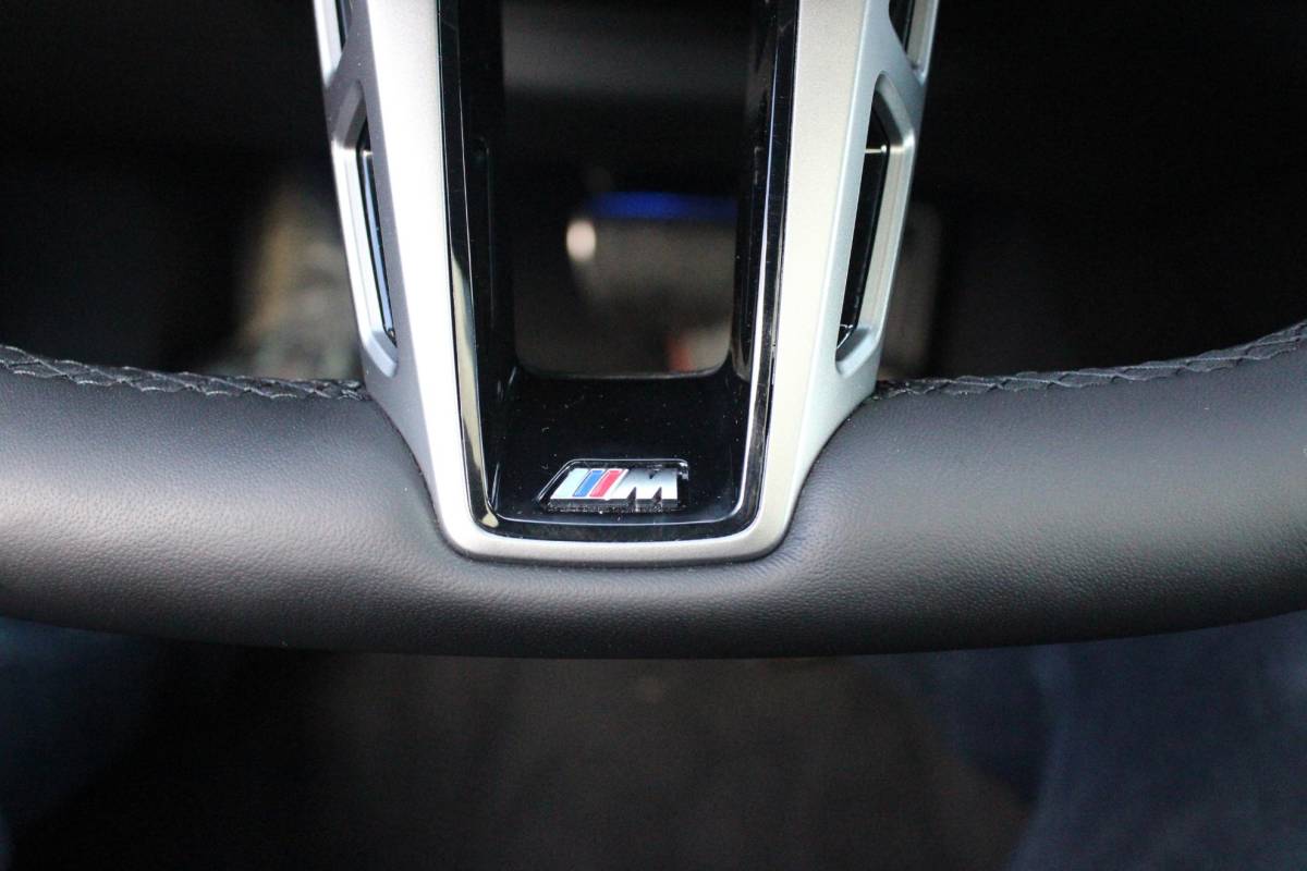BMW 5 Serie BMW 5-serie Touring 520i M-SPORT | PANORAMA DAK | TREKHAAK ELEKTRISCH WEGKLAPBAAR | HARMAN KARDON AUDIO SYSTEM | SHADOW LINE PAKKET | ELEKTRISCH VERSTELBARE VOORSTOELEN MET GEHEUGENFUNCTIE | STOEL VENTILATIE VOOR | STOEL VERWARMING VOOR + ACHTER | 360° CAMERA | DRAADLOZE TELEFOONLADER | STAND VERWARMING | LEDEREN BEKLEDING “VEGANZA ZWART” | WARMTEWEREND GLAS | SPORT CHASSIS “M-TECHNIC” | INNOVATIE PAKKET: (HEAD UP DISPLAY/LIVE NAVIGATIE/INTERIEUR CAMERA/PARKEERSENSOREN VOOR+ACHTER/CONNECTED SERVICES) | DRAADLOZE APPLE CARPLAY/ANDROID AUTO | TRAVEL PAKKET (ELEKTRISCH BEDIENBARE ACHTERKLEP/COMFORT ACCESS/TOEGANG VIA SMARTPHONE) | DODEHOEK DETECTIE | ELEKTRISCH BEDIENBAAR STUURKOLOM |