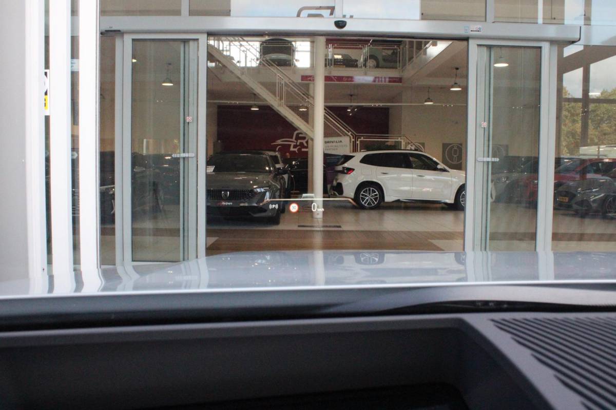 BMW 5 Serie BMW 5-serie Touring 520i M-SPORT | PANORAMA DAK | TREKHAAK ELEKTRISCH WEGKLAPBAAR | HARMAN KARDON AUDIO SYSTEM | SHADOW LINE PAKKET | ELEKTRISCH VERSTELBARE VOORSTOELEN MET GEHEUGENFUNCTIE | STOEL VENTILATIE VOOR | STOEL VERWARMING VOOR + ACHTER | 360° CAMERA | DRAADLOZE TELEFOONLADER | STAND VERWARMING | LEDEREN BEKLEDING “VEGANZA ZWART” | WARMTEWEREND GLAS | SPORT CHASSIS “M-TECHNIC” | INNOVATIE PAKKET: (HEAD UP DISPLAY/LIVE NAVIGATIE/INTERIEUR CAMERA/PARKEERSENSOREN VOOR+ACHTER/CONNECTED SERVICES) | DRAADLOZE APPLE CARPLAY/ANDROID AUTO | TRAVEL PAKKET (ELEKTRISCH BEDIENBARE ACHTERKLEP/COMFORT ACCESS/TOEGANG VIA SMARTPHONE) | DODEHOEK DETECTIE | ELEKTRISCH BEDIENBAAR STUURKOLOM |