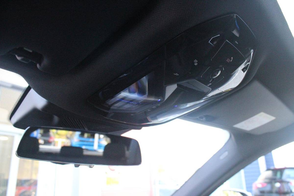 BMW 5 Serie BMW 5-serie Touring 520i M-SPORT | PANORAMA DAK | TREKHAAK ELEKTRISCH WEGKLAPBAAR | HARMAN KARDON AUDIO SYSTEM | SHADOW LINE PAKKET | ELEKTRISCH VERSTELBARE VOORSTOELEN MET GEHEUGENFUNCTIE | STOEL VENTILATIE VOOR | STOEL VERWARMING VOOR + ACHTER | 360° CAMERA | DRAADLOZE TELEFOONLADER | STAND VERWARMING | LEDEREN BEKLEDING “VEGANZA ZWART” | WARMTEWEREND GLAS | SPORT CHASSIS “M-TECHNIC” | INNOVATIE PAKKET: (HEAD UP DISPLAY/LIVE NAVIGATIE/INTERIEUR CAMERA/PARKEERSENSOREN VOOR+ACHTER/CONNECTED SERVICES) | DRAADLOZE APPLE CARPLAY/ANDROID AUTO | TRAVEL PAKKET (ELEKTRISCH BEDIENBARE ACHTERKLEP/COMFORT ACCESS/TOEGANG VIA SMARTPHONE) | DODEHOEK DETECTIE | ELEKTRISCH BEDIENBAAR STUURKOLOM |
