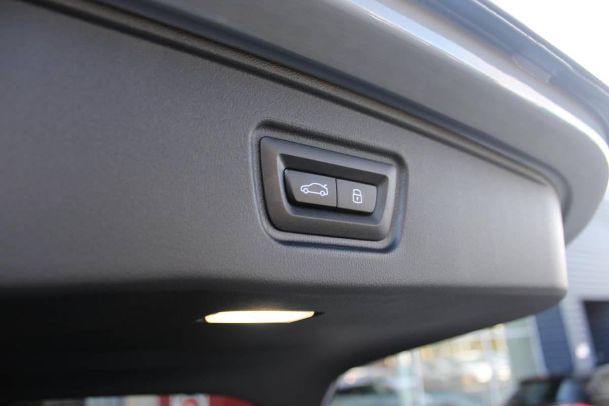 BMW 5 Serie BMW 5-serie Touring 520i M-SPORT | PANORAMA DAK | TREKHAAK ELEKTRISCH WEGKLAPBAAR | HARMAN KARDON AUDIO SYSTEM | SHADOW LINE PAKKET | ELEKTRISCH VERSTELBARE VOORSTOELEN MET GEHEUGENFUNCTIE | STOEL VENTILATIE VOOR | STOEL VERWARMING VOOR + ACHTER | 360° CAMERA | DRAADLOZE TELEFOONLADER | STAND VERWARMING | LEDEREN BEKLEDING “VEGANZA ZWART” | WARMTEWEREND GLAS | SPORT CHASSIS “M-TECHNIC” | INNOVATIE PAKKET: (HEAD UP DISPLAY/LIVE NAVIGATIE/INTERIEUR CAMERA/PARKEERSENSOREN VOOR+ACHTER/CONNECTED SERVICES) | DRAADLOZE APPLE CARPLAY/ANDROID AUTO | TRAVEL PAKKET (ELEKTRISCH BEDIENBARE ACHTERKLEP/COMFORT ACCESS/TOEGANG VIA SMARTPHONE) | DODEHOEK DETECTIE | ELEKTRISCH BEDIENBAAR STUURKOLOM |
