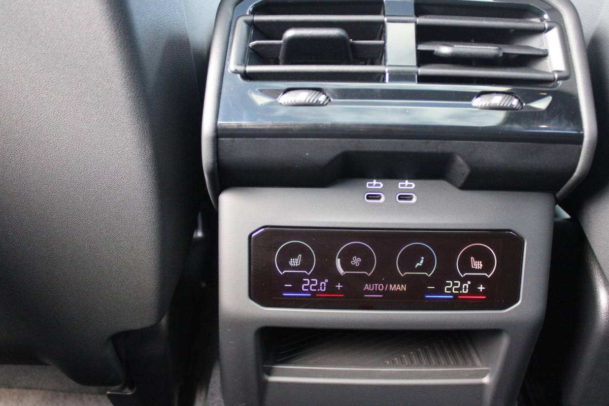 BMW 5 Serie BMW 5-serie Touring 520i M-SPORT | PANORAMA DAK | TREKHAAK ELEKTRISCH WEGKLAPBAAR | HARMAN KARDON AUDIO SYSTEM | SHADOW LINE PAKKET | ELEKTRISCH VERSTELBARE VOORSTOELEN MET GEHEUGENFUNCTIE | STOEL VENTILATIE VOOR | STOEL VERWARMING VOOR + ACHTER | 360° CAMERA | DRAADLOZE TELEFOONLADER | STAND VERWARMING | LEDEREN BEKLEDING “VEGANZA ZWART” | WARMTEWEREND GLAS | SPORT CHASSIS “M-TECHNIC” | INNOVATIE PAKKET: (HEAD UP DISPLAY/LIVE NAVIGATIE/INTERIEUR CAMERA/PARKEERSENSOREN VOOR+ACHTER/CONNECTED SERVICES) | DRAADLOZE APPLE CARPLAY/ANDROID AUTO | TRAVEL PAKKET (ELEKTRISCH BEDIENBARE ACHTERKLEP/COMFORT ACCESS/TOEGANG VIA SMARTPHONE) | DODEHOEK DETECTIE | ELEKTRISCH BEDIENBAAR STUURKOLOM |