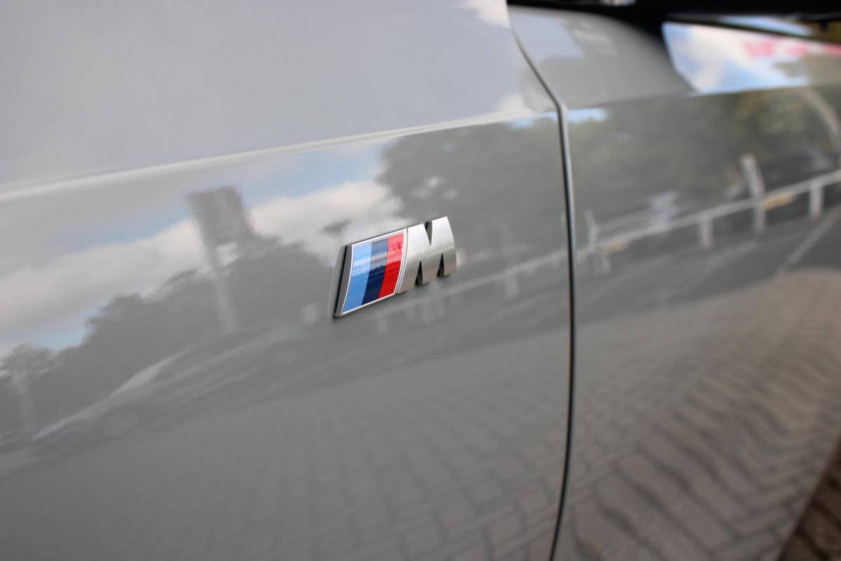 BMW 5 Serie BMW 5-serie Touring 520i M-SPORT | PANORAMA DAK | TREKHAAK ELEKTRISCH WEGKLAPBAAR | HARMAN KARDON AUDIO SYSTEM | SHADOW LINE PAKKET | ELEKTRISCH VERSTELBARE VOORSTOELEN MET GEHEUGENFUNCTIE | STOEL VENTILATIE VOOR | STOEL VERWARMING VOOR + ACHTER | 360° CAMERA | DRAADLOZE TELEFOONLADER | STAND VERWARMING | LEDEREN BEKLEDING “VEGANZA ZWART” | WARMTEWEREND GLAS | SPORT CHASSIS “M-TECHNIC” | INNOVATIE PAKKET: (HEAD UP DISPLAY/LIVE NAVIGATIE/INTERIEUR CAMERA/PARKEERSENSOREN VOOR+ACHTER/CONNECTED SERVICES) | DRAADLOZE APPLE CARPLAY/ANDROID AUTO | TRAVEL PAKKET (ELEKTRISCH BEDIENBARE ACHTERKLEP/COMFORT ACCESS/TOEGANG VIA SMARTPHONE) | DODEHOEK DETECTIE | ELEKTRISCH BEDIENBAAR STUURKOLOM |