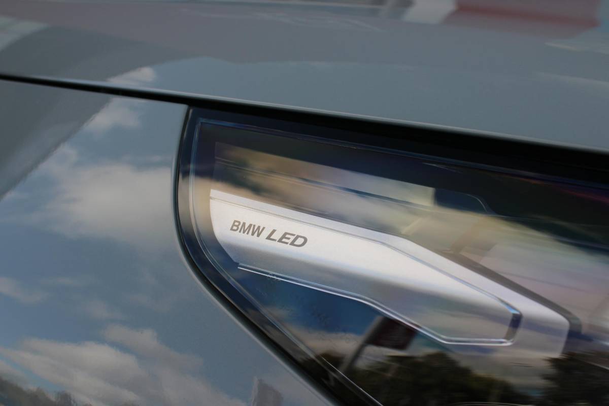 BMW 5 Serie BMW 5-serie Touring 520i M-SPORT | PANORAMA DAK | TREKHAAK ELEKTRISCH WEGKLAPBAAR | HARMAN KARDON AUDIO SYSTEM | SHADOW LINE PAKKET | ELEKTRISCH VERSTELBARE VOORSTOELEN MET GEHEUGENFUNCTIE | STOEL VENTILATIE VOOR | STOEL VERWARMING VOOR + ACHTER | 360° CAMERA | DRAADLOZE TELEFOONLADER | STAND VERWARMING | LEDEREN BEKLEDING “VEGANZA ZWART” | WARMTEWEREND GLAS | SPORT CHASSIS “M-TECHNIC” | INNOVATIE PAKKET: (HEAD UP DISPLAY/LIVE NAVIGATIE/INTERIEUR CAMERA/PARKEERSENSOREN VOOR+ACHTER/CONNECTED SERVICES) | DRAADLOZE APPLE CARPLAY/ANDROID AUTO | TRAVEL PAKKET (ELEKTRISCH BEDIENBARE ACHTERKLEP/COMFORT ACCESS/TOEGANG VIA SMARTPHONE) | DODEHOEK DETECTIE | ELEKTRISCH BEDIENBAAR STUURKOLOM |