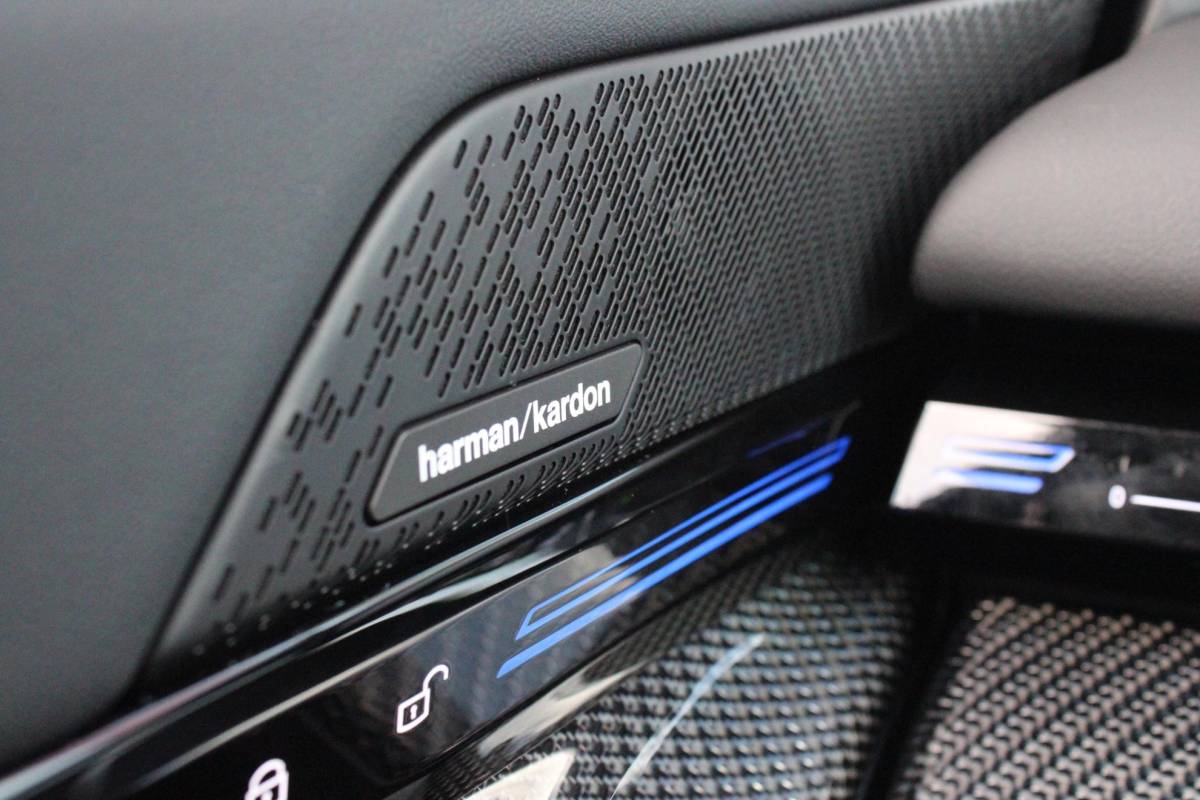 BMW 5 Serie BMW 5-serie Touring 520i M-SPORT | PANORAMA DAK | TREKHAAK ELEKTRISCH WEGKLAPBAAR | HARMAN KARDON AUDIO SYSTEM | SHADOW LINE PAKKET | ELEKTRISCH VERSTELBARE VOORSTOELEN MET GEHEUGENFUNCTIE | STOEL VENTILATIE VOOR | STOEL VERWARMING VOOR + ACHTER | 360° CAMERA | DRAADLOZE TELEFOONLADER | STAND VERWARMING | LEDEREN BEKLEDING “VEGANZA ZWART” | WARMTEWEREND GLAS | SPORT CHASSIS “M-TECHNIC” | INNOVATIE PAKKET: (HEAD UP DISPLAY/LIVE NAVIGATIE/INTERIEUR CAMERA/PARKEERSENSOREN VOOR+ACHTER/CONNECTED SERVICES) | DRAADLOZE APPLE CARPLAY/ANDROID AUTO | TRAVEL PAKKET (ELEKTRISCH BEDIENBARE ACHTERKLEP/COMFORT ACCESS/TOEGANG VIA SMARTPHONE) | DODEHOEK DETECTIE | ELEKTRISCH BEDIENBAAR STUURKOLOM |