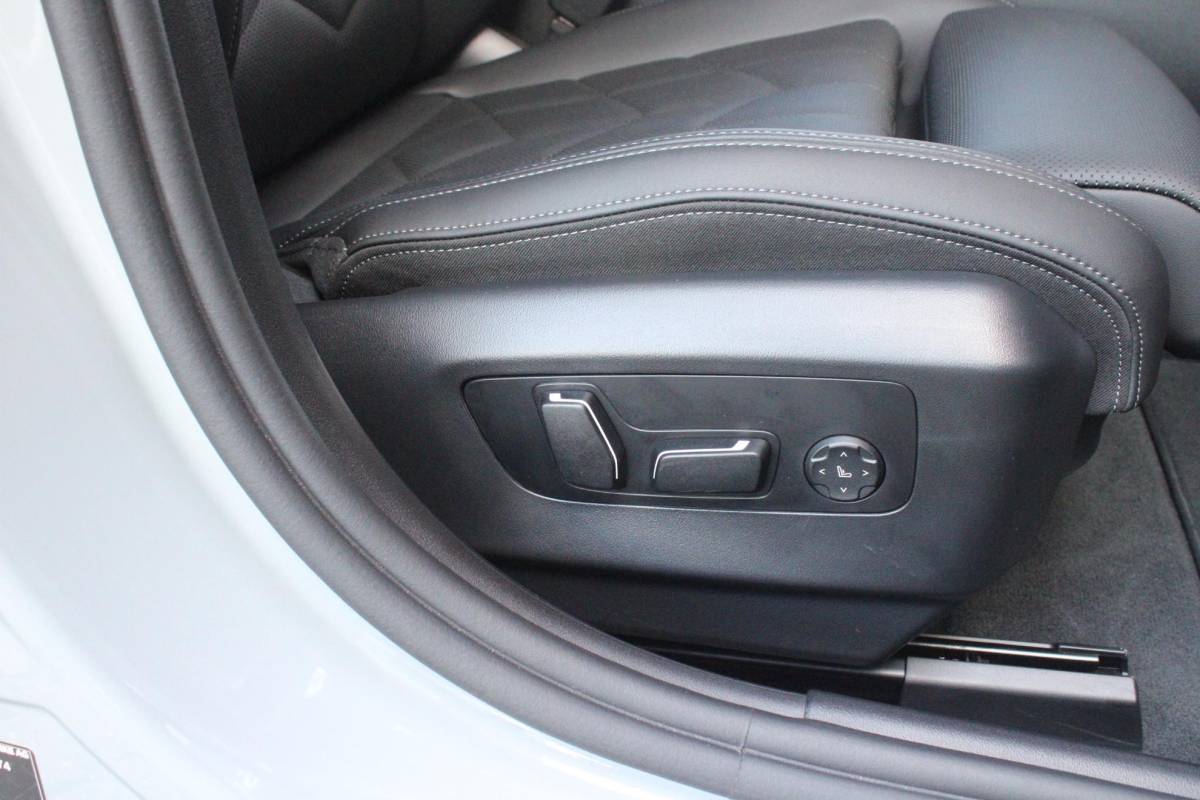 BMW 5 Serie BMW 5-serie Touring 520i M-SPORT | PANORAMA DAK | TREKHAAK ELEKTRISCH WEGKLAPBAAR | HARMAN KARDON AUDIO SYSTEM | SHADOW LINE PAKKET | ELEKTRISCH VERSTELBARE VOORSTOELEN MET GEHEUGENFUNCTIE | STOEL VENTILATIE VOOR | STOEL VERWARMING VOOR + ACHTER | 360° CAMERA | DRAADLOZE TELEFOONLADER | STAND VERWARMING | LEDEREN BEKLEDING “VEGANZA ZWART” | WARMTEWEREND GLAS | SPORT CHASSIS “M-TECHNIC” | INNOVATIE PAKKET: (HEAD UP DISPLAY/LIVE NAVIGATIE/INTERIEUR CAMERA/PARKEERSENSOREN VOOR+ACHTER/CONNECTED SERVICES) | DRAADLOZE APPLE CARPLAY/ANDROID AUTO | TRAVEL PAKKET (ELEKTRISCH BEDIENBARE ACHTERKLEP/COMFORT ACCESS/TOEGANG VIA SMARTPHONE) | DODEHOEK DETECTIE | ELEKTRISCH BEDIENBAAR STUURKOLOM |