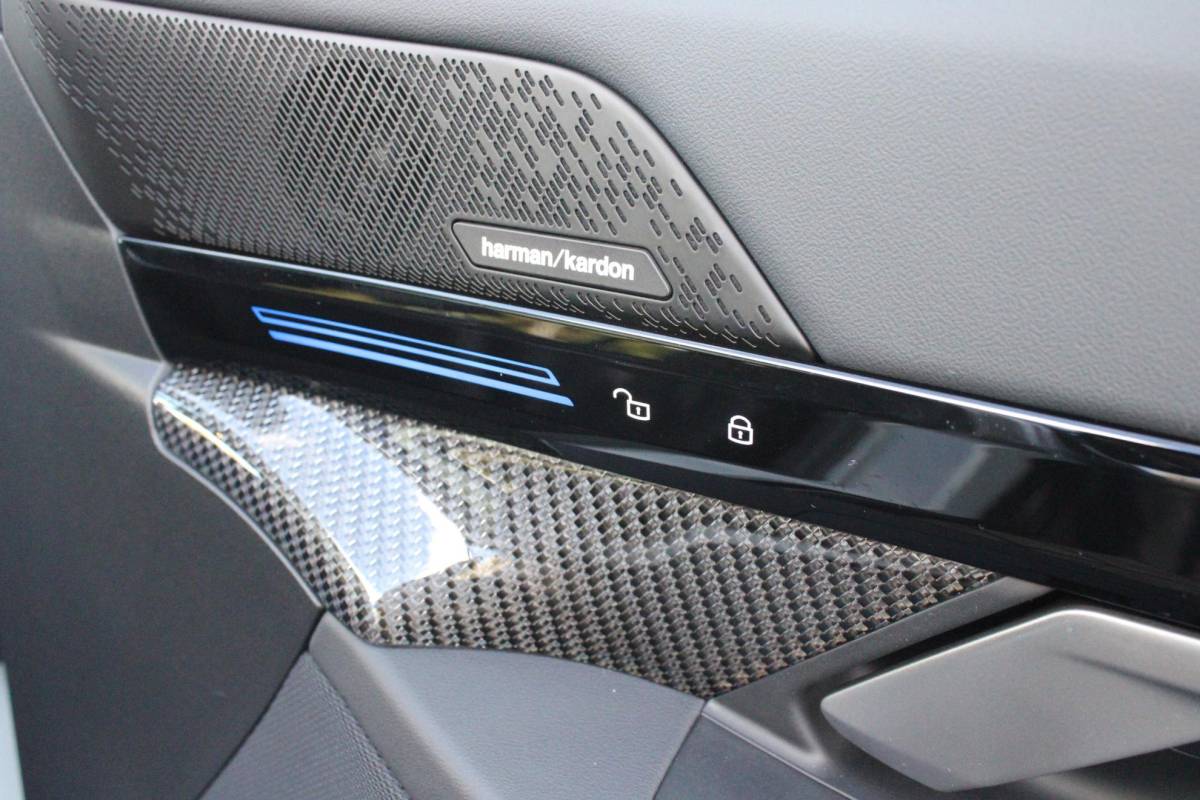 BMW 5 Serie BMW 5-serie Touring 520i M-SPORT | PANORAMA DAK | TREKHAAK ELEKTRISCH WEGKLAPBAAR | HARMAN KARDON AUDIO SYSTEM | SHADOW LINE PAKKET | ELEKTRISCH VERSTELBARE VOORSTOELEN MET GEHEUGENFUNCTIE | STOEL VENTILATIE VOOR | STOEL VERWARMING VOOR + ACHTER | 360° CAMERA | DRAADLOZE TELEFOONLADER | STAND VERWARMING | LEDEREN BEKLEDING “VEGANZA ZWART” | WARMTEWEREND GLAS | SPORT CHASSIS “M-TECHNIC” | INNOVATIE PAKKET: (HEAD UP DISPLAY/LIVE NAVIGATIE/INTERIEUR CAMERA/PARKEERSENSOREN VOOR+ACHTER/CONNECTED SERVICES) | DRAADLOZE APPLE CARPLAY/ANDROID AUTO | TRAVEL PAKKET (ELEKTRISCH BEDIENBARE ACHTERKLEP/COMFORT ACCESS/TOEGANG VIA SMARTPHONE) | DODEHOEK DETECTIE | ELEKTRISCH BEDIENBAAR STUURKOLOM |