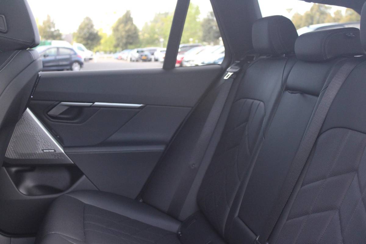 BMW 5 Serie BMW 5-serie Touring 520i M-SPORT | PANORAMA DAK | TREKHAAK ELEKTRISCH WEGKLAPBAAR | HARMAN KARDON AUDIO SYSTEM | SHADOW LINE PAKKET | ELEKTRISCH VERSTELBARE VOORSTOELEN MET GEHEUGENFUNCTIE | STOEL VENTILATIE VOOR | STOEL VERWARMING VOOR + ACHTER | 360° CAMERA | DRAADLOZE TELEFOONLADER | STAND VERWARMING | LEDEREN BEKLEDING “VEGANZA ZWART” | WARMTEWEREND GLAS | SPORT CHASSIS “M-TECHNIC” | INNOVATIE PAKKET: (HEAD UP DISPLAY/LIVE NAVIGATIE/INTERIEUR CAMERA/PARKEERSENSOREN VOOR+ACHTER/CONNECTED SERVICES) | DRAADLOZE APPLE CARPLAY/ANDROID AUTO | TRAVEL PAKKET (ELEKTRISCH BEDIENBARE ACHTERKLEP/COMFORT ACCESS/TOEGANG VIA SMARTPHONE) | DODEHOEK DETECTIE | ELEKTRISCH BEDIENBAAR STUURKOLOM |