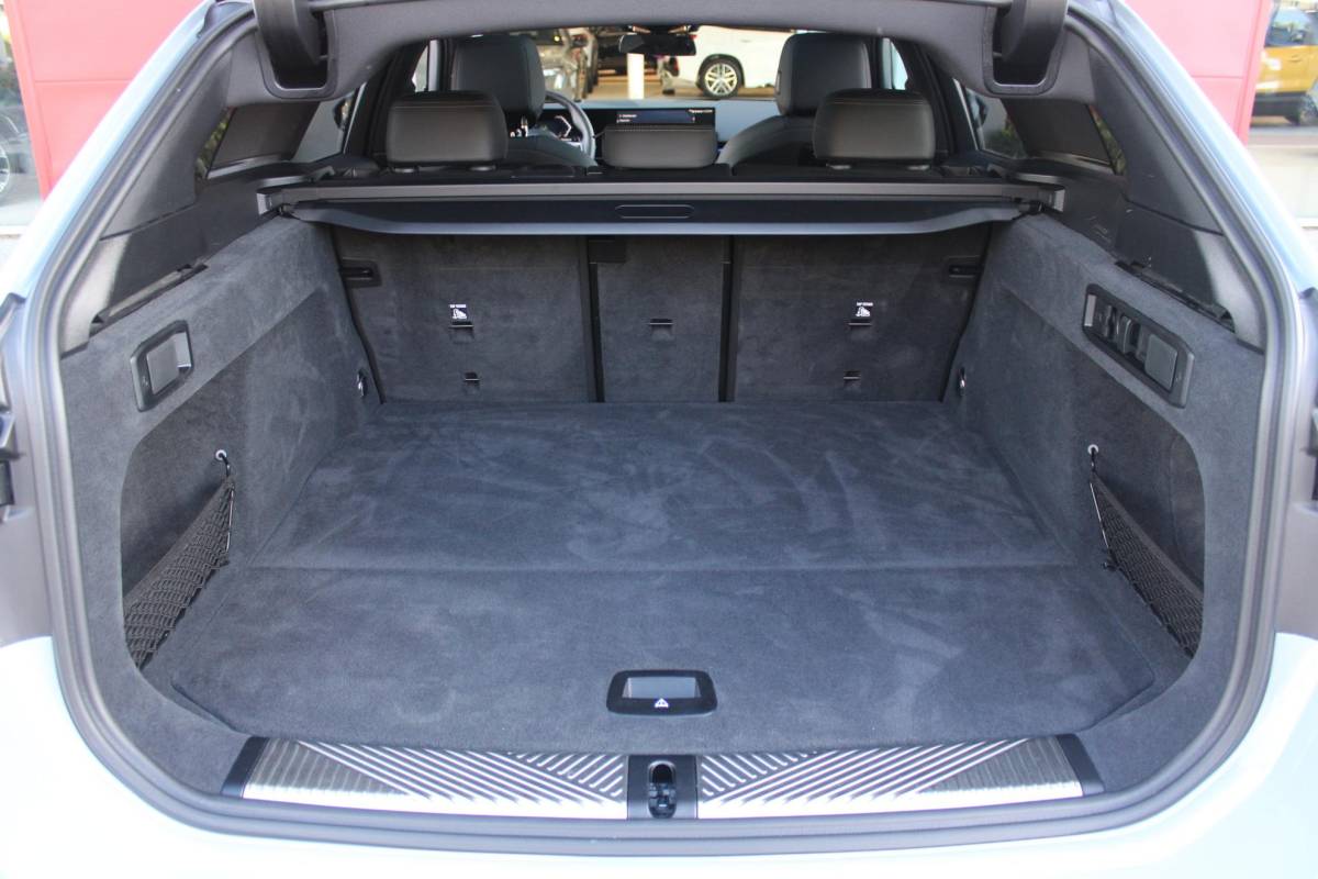 BMW 5 Serie BMW 5-serie Touring 520i M-SPORT | PANORAMA DAK | TREKHAAK ELEKTRISCH WEGKLAPBAAR | HARMAN KARDON AUDIO SYSTEM | SHADOW LINE PAKKET | ELEKTRISCH VERSTELBARE VOORSTOELEN MET GEHEUGENFUNCTIE | STOEL VENTILATIE VOOR | STOEL VERWARMING VOOR + ACHTER | 360° CAMERA | DRAADLOZE TELEFOONLADER | STAND VERWARMING | LEDEREN BEKLEDING “VEGANZA ZWART” | WARMTEWEREND GLAS | SPORT CHASSIS “M-TECHNIC” | INNOVATIE PAKKET: (HEAD UP DISPLAY/LIVE NAVIGATIE/INTERIEUR CAMERA/PARKEERSENSOREN VOOR+ACHTER/CONNECTED SERVICES) | DRAADLOZE APPLE CARPLAY/ANDROID AUTO | TRAVEL PAKKET (ELEKTRISCH BEDIENBARE ACHTERKLEP/COMFORT ACCESS/TOEGANG VIA SMARTPHONE) | DODEHOEK DETECTIE | ELEKTRISCH BEDIENBAAR STUURKOLOM |