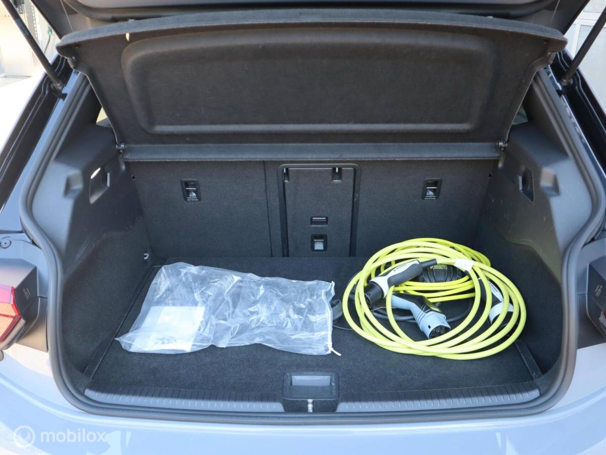 Volkswagen ID.3 Volkswagen ID.3 First Plus 58 kWh Pano Matrix Camera Massage SOH 93%