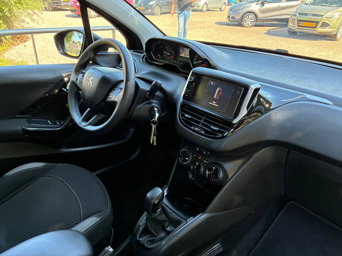 Peugeot 208 Peugeot 208 1.2 PureTech Blue Lion | Airco + Navi nu €5.975,-!!