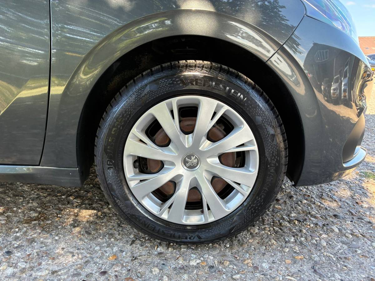 Peugeot 208 Peugeot 208 1.2 PureTech Blue Lion | Airco + Navi nu €5.975,-!!