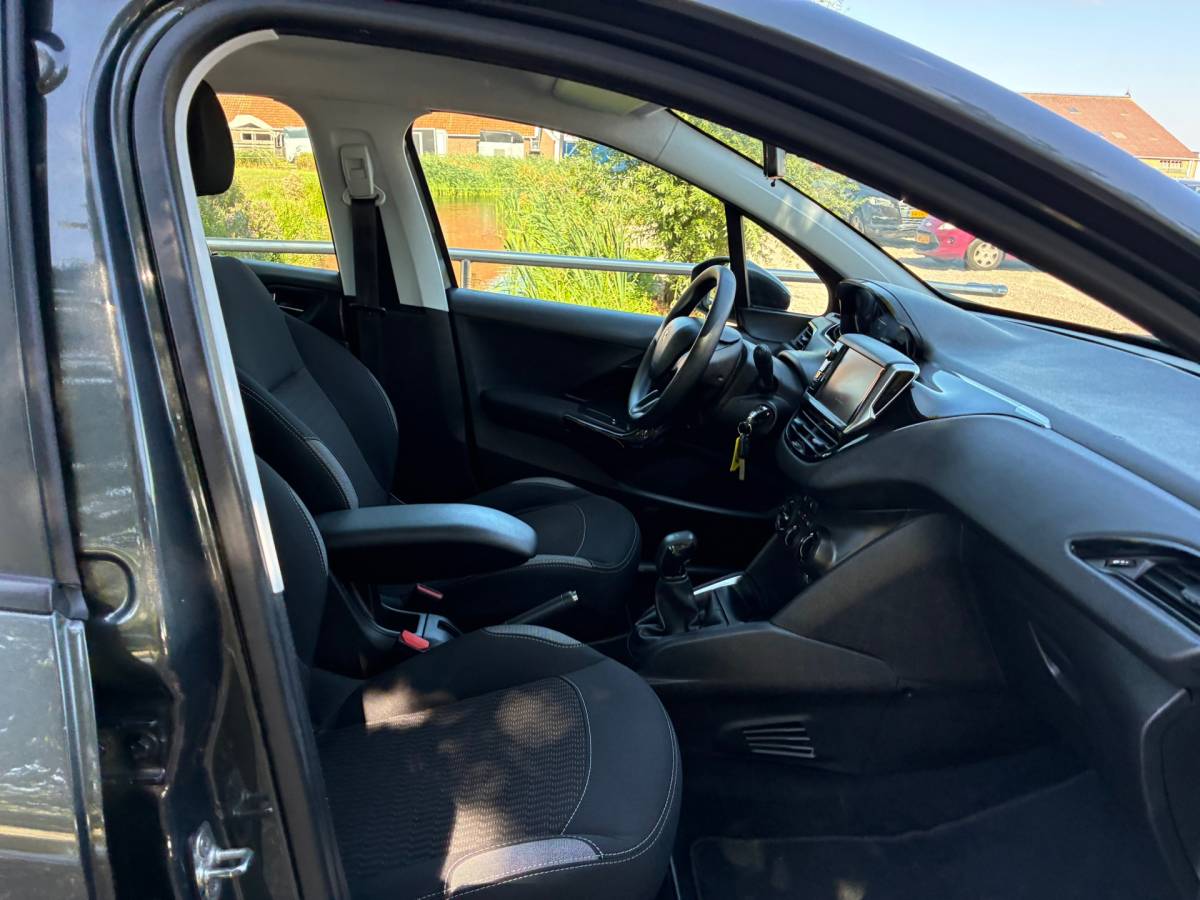 Peugeot 208 Peugeot 208 1.2 PureTech Blue Lion | Airco + Navi nu €5.975,-!!