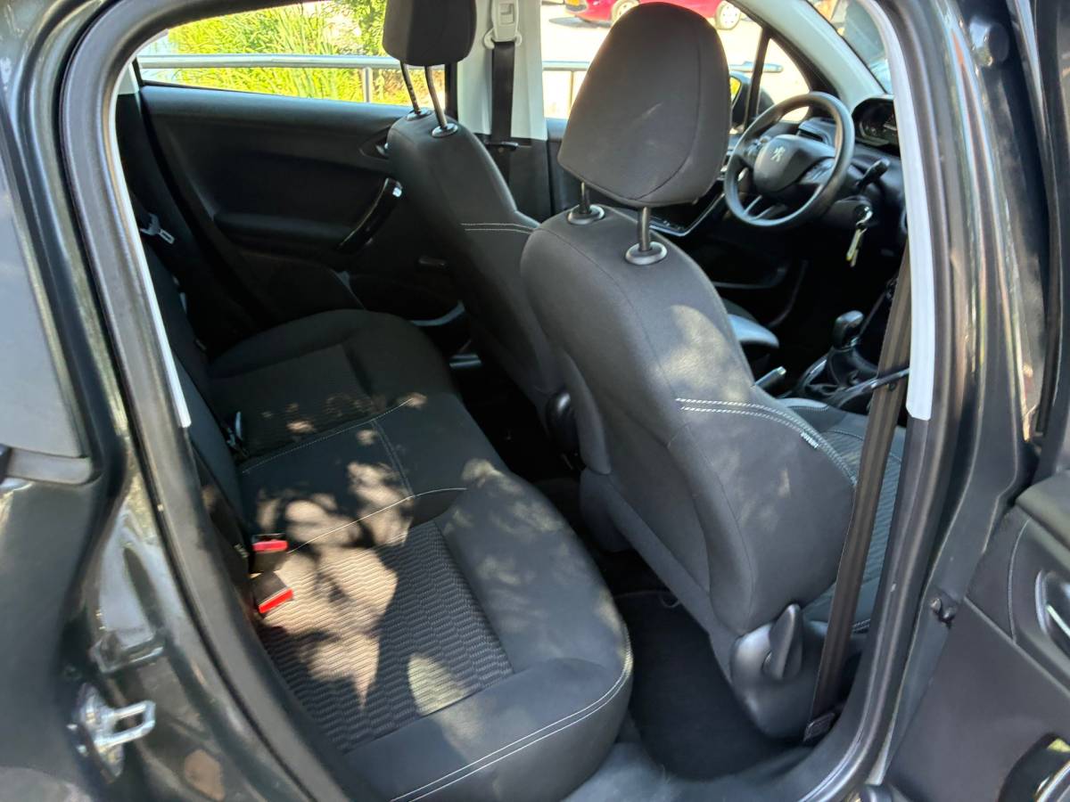 Peugeot 208 Peugeot 208 1.2 PureTech Blue Lion | Airco + Navi nu €5.975,-!!