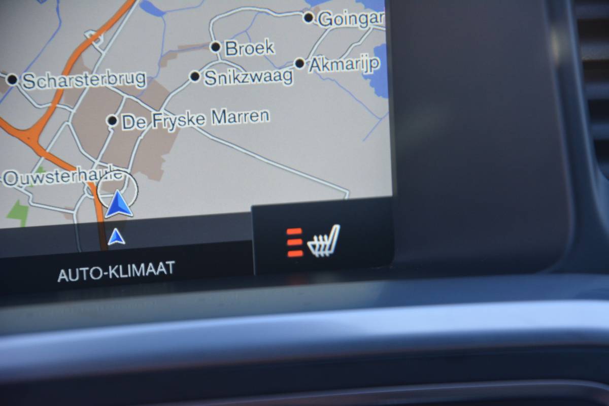 Volvo V60 Volvo V60 2.4 D5 Twin Engine R-Design | Airco | Navigatie | Camera | Harman-kardon | NL auto!! | Nederlandse auto dealeronderhouden 144684 NAP aircopomp vorig jaar vernieuwd factuur aanwezig zeer compleet Harman Kardon metallic lak schuif kantel dak standkachel