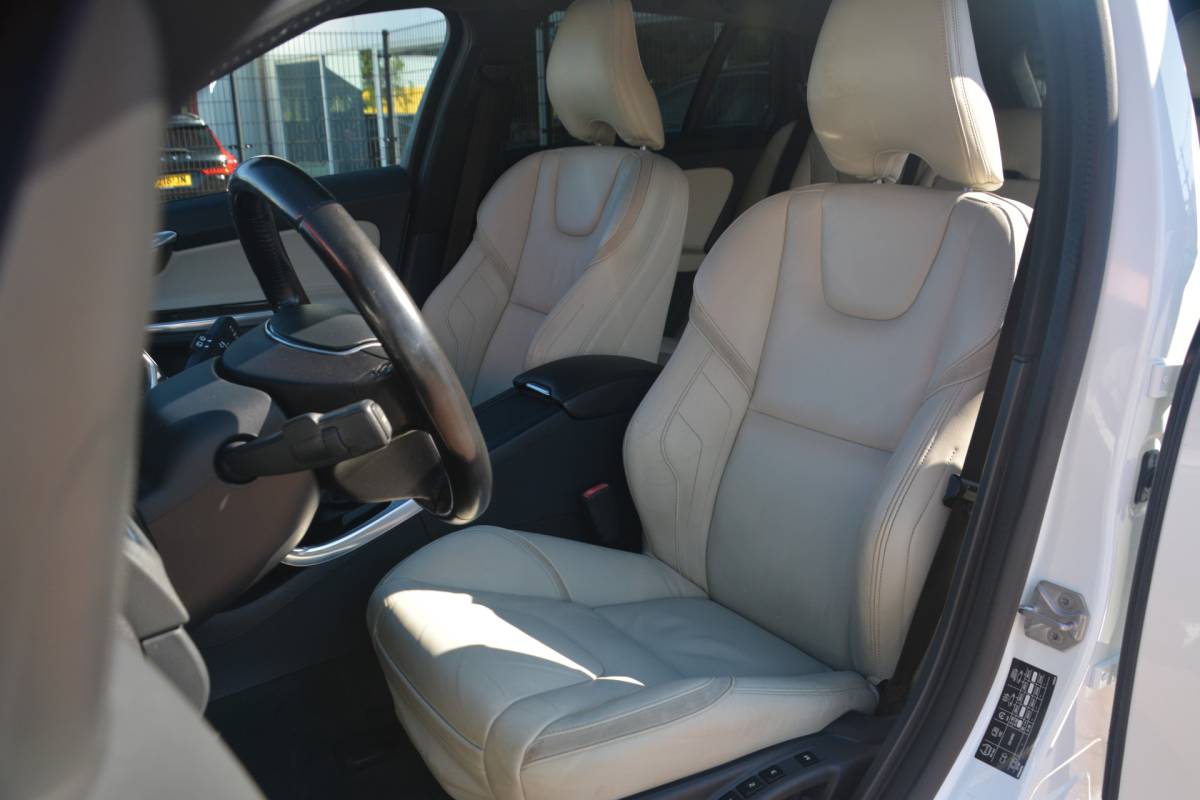Volvo V60 Volvo V60 2.4 D5 Twin Engine R-Design | Airco | Navigatie | Camera | Harman-kardon | NL auto!! | Nederlandse auto dealeronderhouden 144684 NAP aircopomp vorig jaar vernieuwd factuur aanwezig zeer compleet Harman Kardon metallic lak schuif kantel dak standkachel
