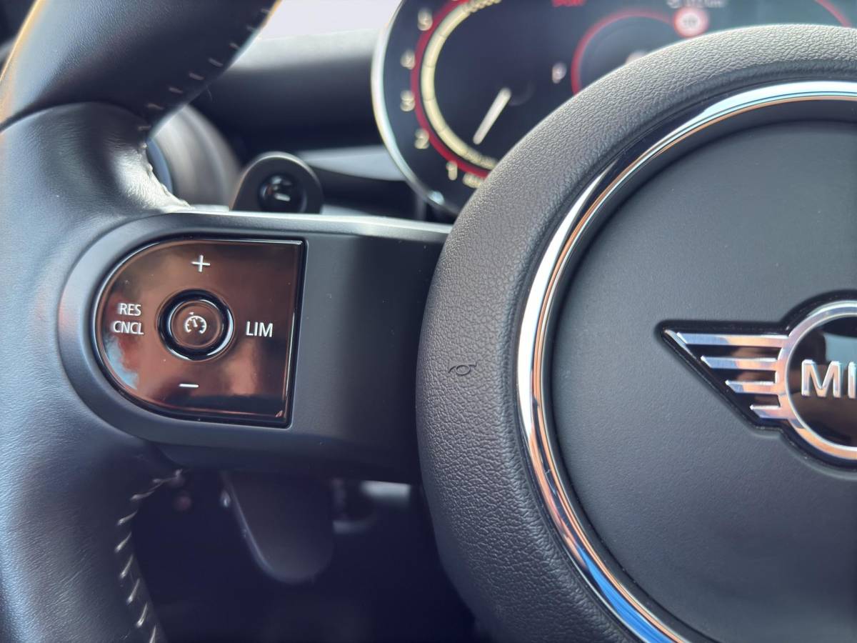 MINI 3-Deurs MINI 3-Deurs 2.0 John Cooper Works F1 JCW Pack /Apple Carplay/Panodak/Harman Kardon/Climate & Cruise Control/Adaptieve demping/Digital Dashboard/Keyless/18″BBS LMV/(MET GARANTIE*)