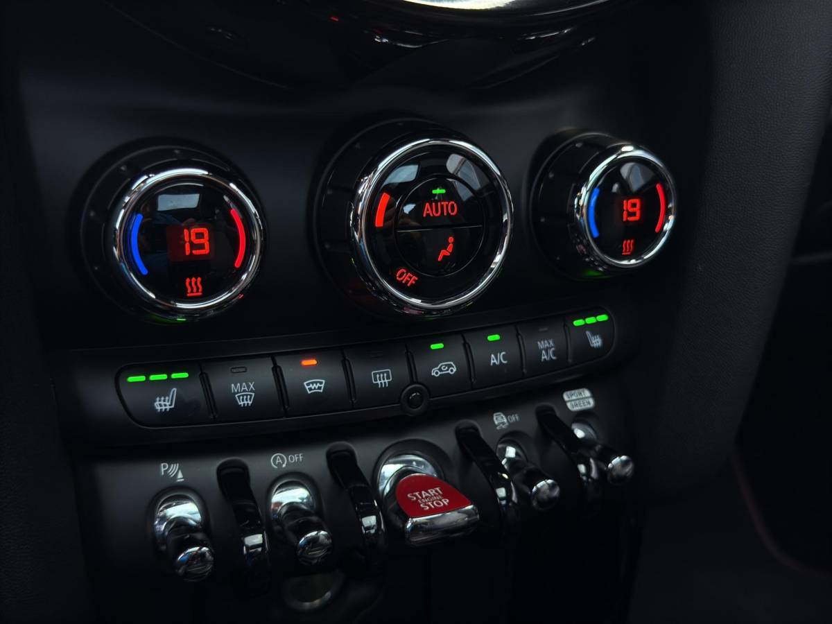 MINI 3-Deurs MINI 3-Deurs 2.0 John Cooper Works F1 JCW Pack /Apple Carplay/Panodak/Harman Kardon/Climate & Cruise Control/Adaptieve demping/Digital Dashboard/Keyless/18″BBS LMV/(MET GARANTIE*)