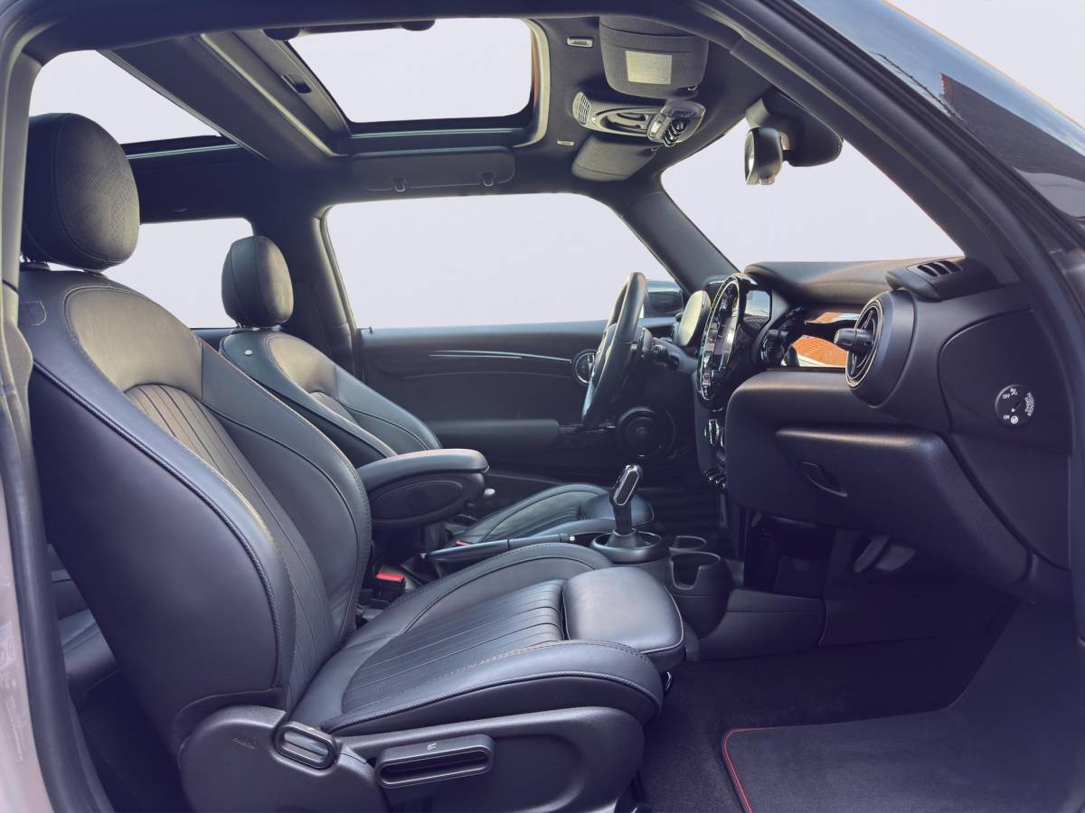 MINI 3-Deurs MINI 3-Deurs 2.0 John Cooper Works F1 JCW Pack /Apple Carplay/Panodak/Harman Kardon/Climate & Cruise Control/Adaptieve demping/Digital Dashboard/Keyless/18″BBS LMV/(MET GARANTIE*)