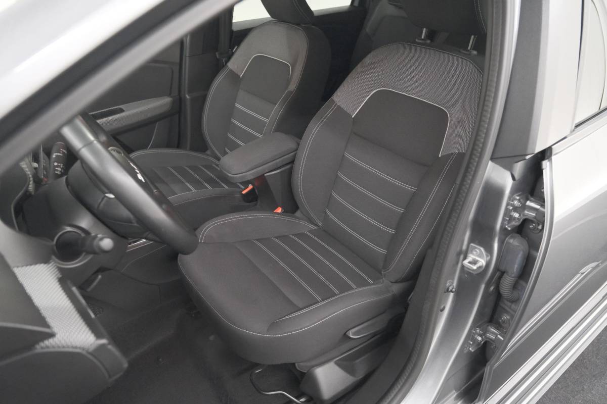 Dacia Jogger Dacia Jogger 1.6 Hybrid 140 Expression | 7 Zitplaatsen | Apple Carplay | Parkeersensoren