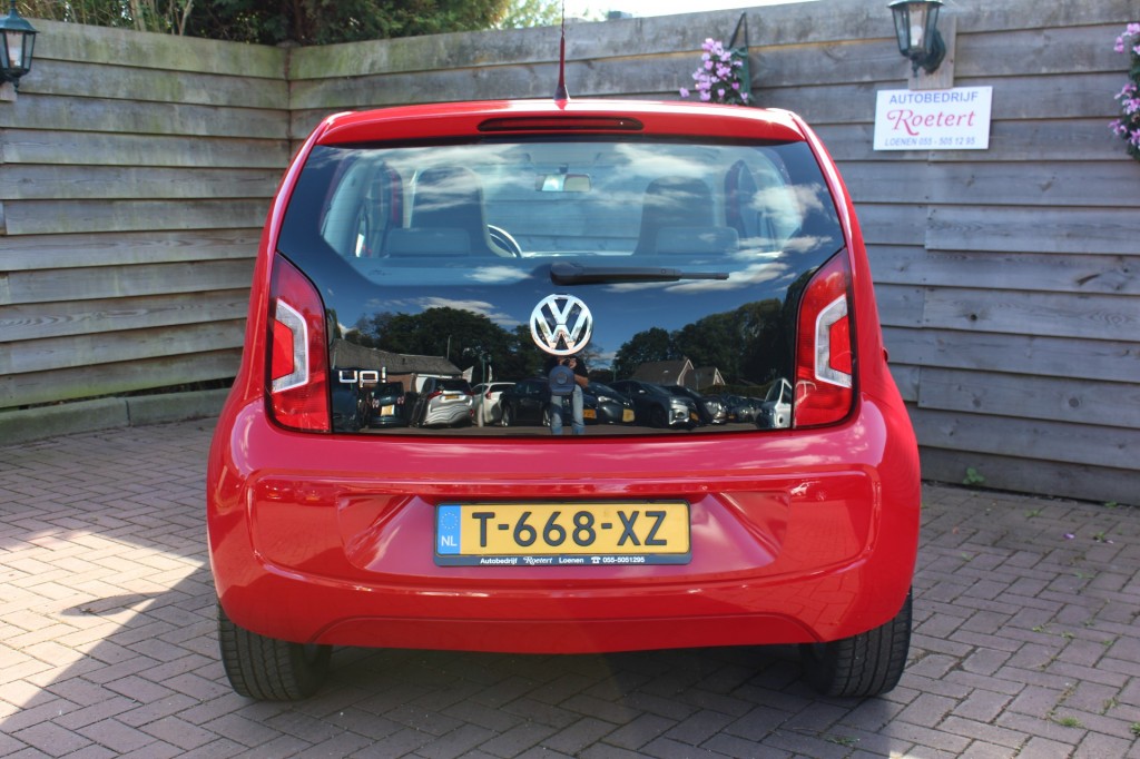 Volkswagen up! Volkswagen Up 1.0 60pk High Up! BM airco/el.schuifdak/lm velgen/stoelverw. 3-drs