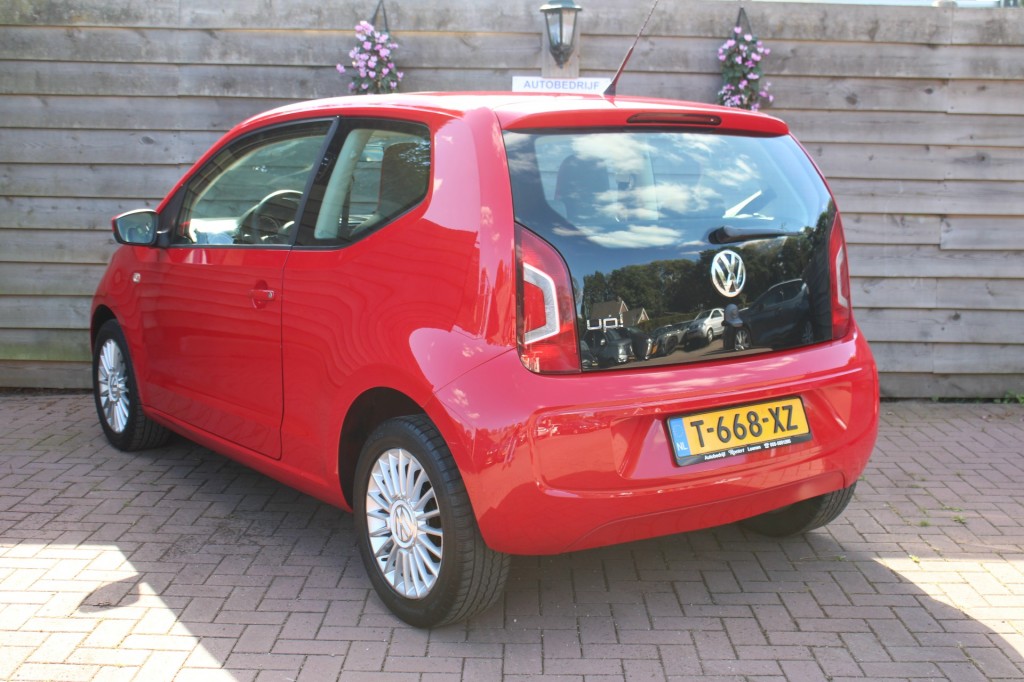 Volkswagen up! Volkswagen Up 1.0 60pk High Up! BM airco/el.schuifdak/lm velgen/stoelverw. 3-drs