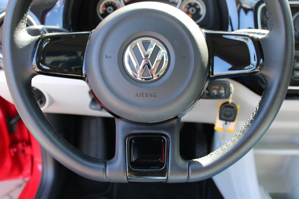 Volkswagen up! Volkswagen Up 1.0 60pk High Up! BM airco/el.schuifdak/lm velgen/stoelverw. 3-drs