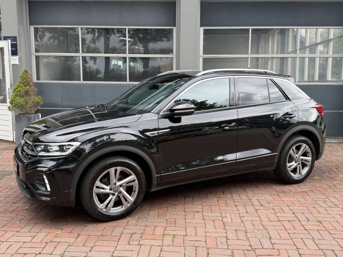 Volkswagen T-Roc Volkswagen T-Roc 1.5 TSI R-Line Edition Edition | IQ Light | Trekhaak | Camera | ACC | Ergo-active 2025 km 29.000 Nap