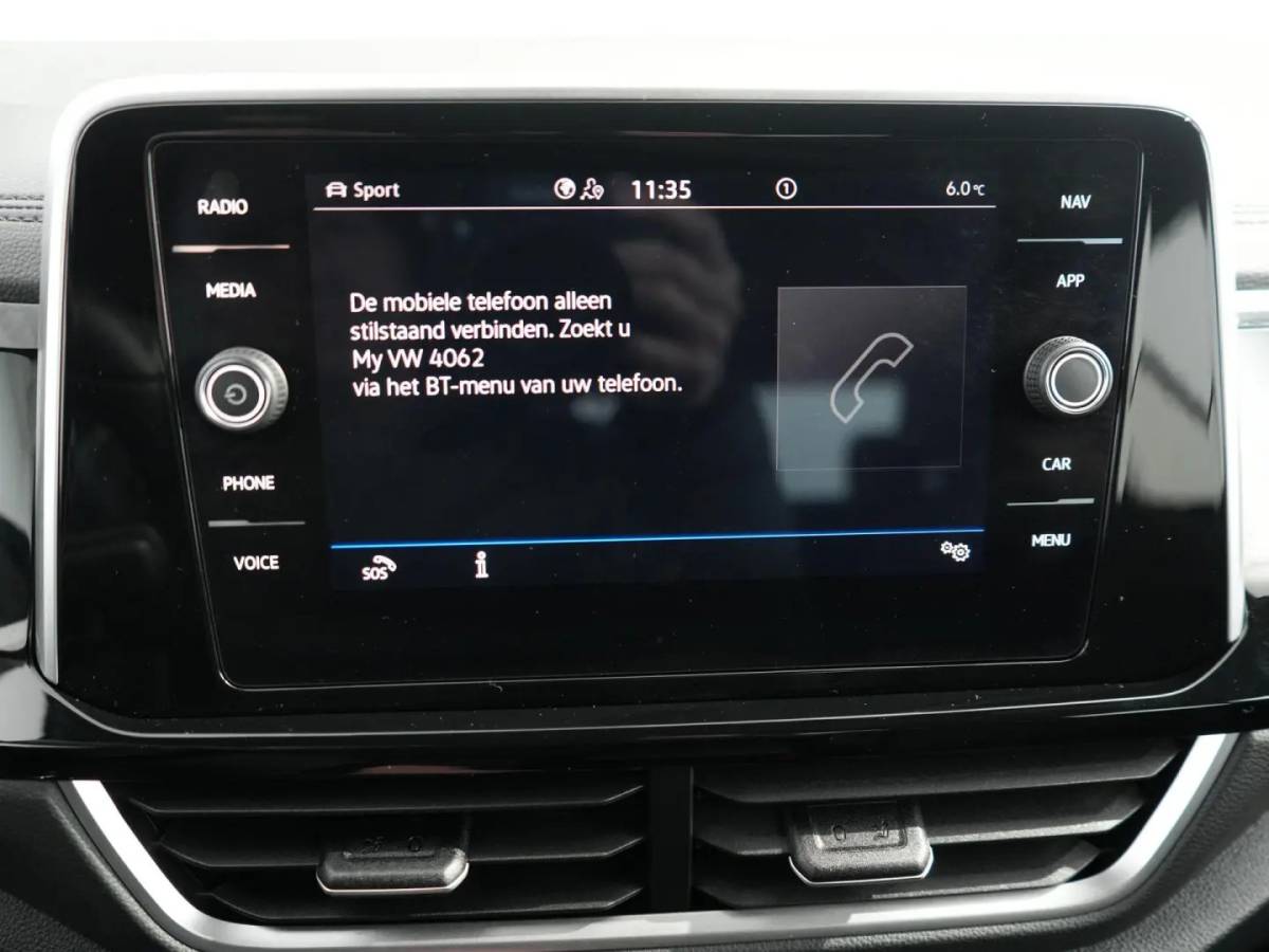 Volkswagen T-Roc Volkswagen T-Roc 1.5 TSI R-Line Edition Edition | IQ Light | Trekhaak | Camera | ACC | Ergo-active 2025 km 29.000 Nap