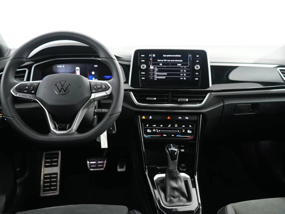 Volkswagen T-Roc Volkswagen T-Roc 1.5 TSI R-Line Edition Edition | IQ Light | Trekhaak | Camera | ACC | Ergo-active 2025 km 29.000 Nap