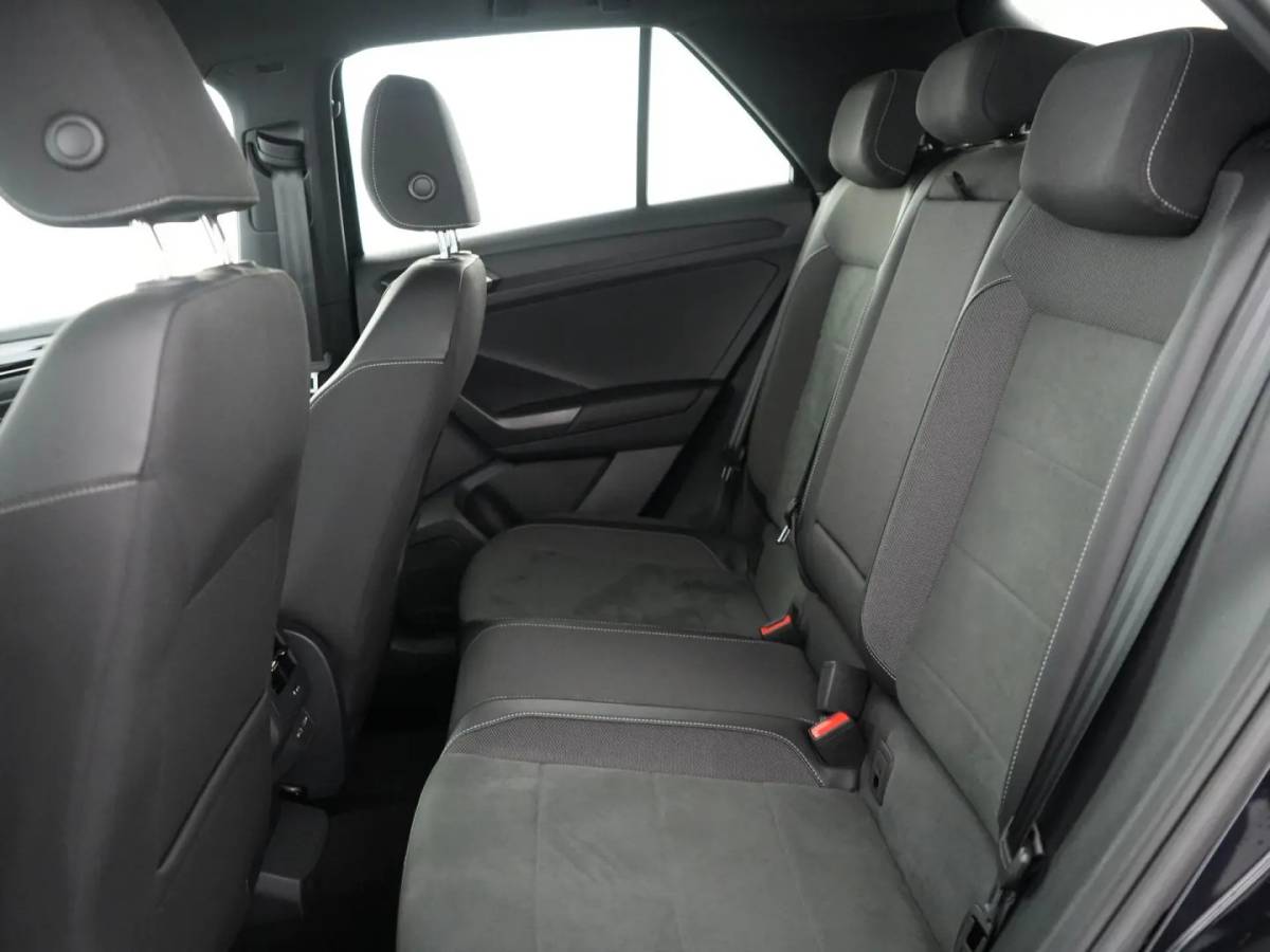 Volkswagen T-Roc Volkswagen T-Roc 1.5 TSI R-Line Edition Edition | IQ Light | Trekhaak | Camera | ACC | Ergo-active 2025 km 29.000 Nap