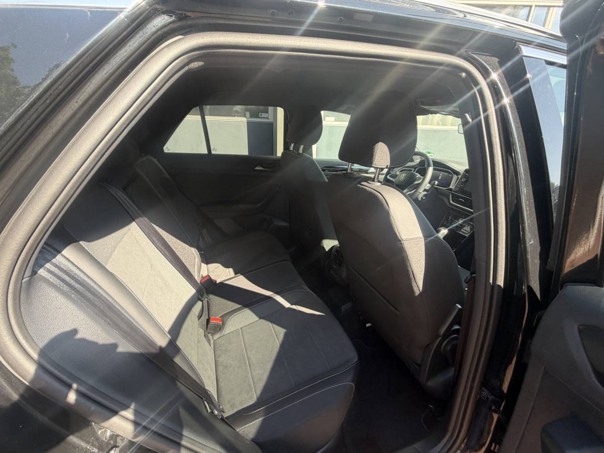 Volkswagen T-Roc Volkswagen T-Roc 1.5 TSI R-Line Edition Edition | IQ Light | Trekhaak | Camera | ACC | Ergo-active 2025 km 29.000 Nap
