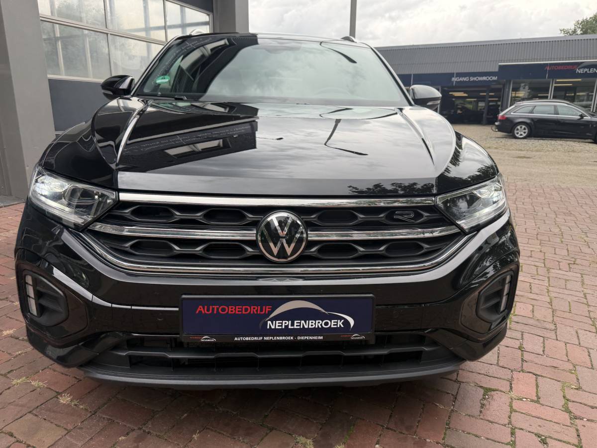 Volkswagen T-Roc Volkswagen T-Roc 1.5 TSI R-Line Edition Edition | IQ Light | Trekhaak | Camera | ACC | Ergo-active 2025 km 29.000 Nap
