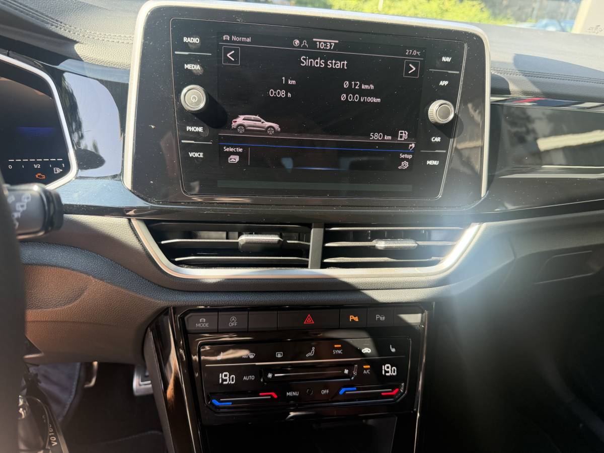 Volkswagen T-Roc Volkswagen T-Roc 1.5 TSI R-Line Edition Edition | IQ Light | Trekhaak | Camera | ACC | Ergo-active 2025 km 29.000 Nap
