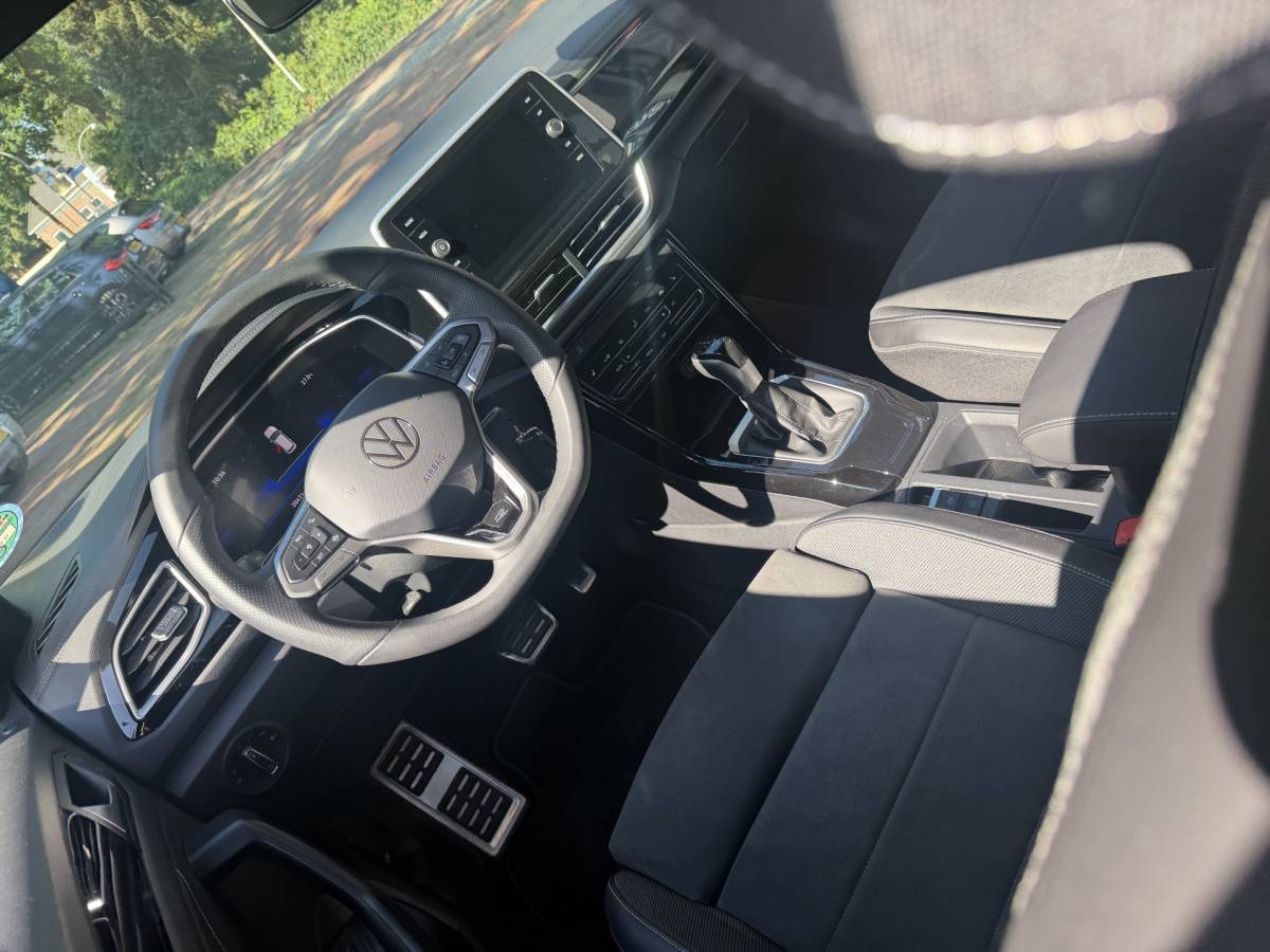 Volkswagen T-Roc Volkswagen T-Roc 1.5 TSI R-Line Edition Edition | IQ Light | Trekhaak | Camera | ACC | Ergo-active 2025 km 29.000 Nap