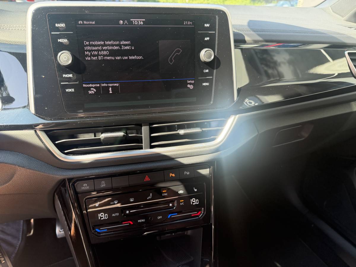 Volkswagen T-Roc Volkswagen T-Roc 1.5 TSI R-Line Edition Edition | IQ Light | Trekhaak | Camera | ACC | Ergo-active 2025 km 29.000 Nap