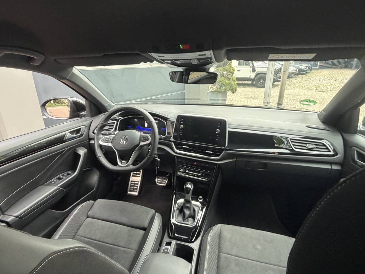 Volkswagen T-Roc Volkswagen T-Roc 1.5 TSI R-Line Edition Edition | IQ Light | Trekhaak | Camera | ACC | Ergo-active 2025 km 29.000 Nap