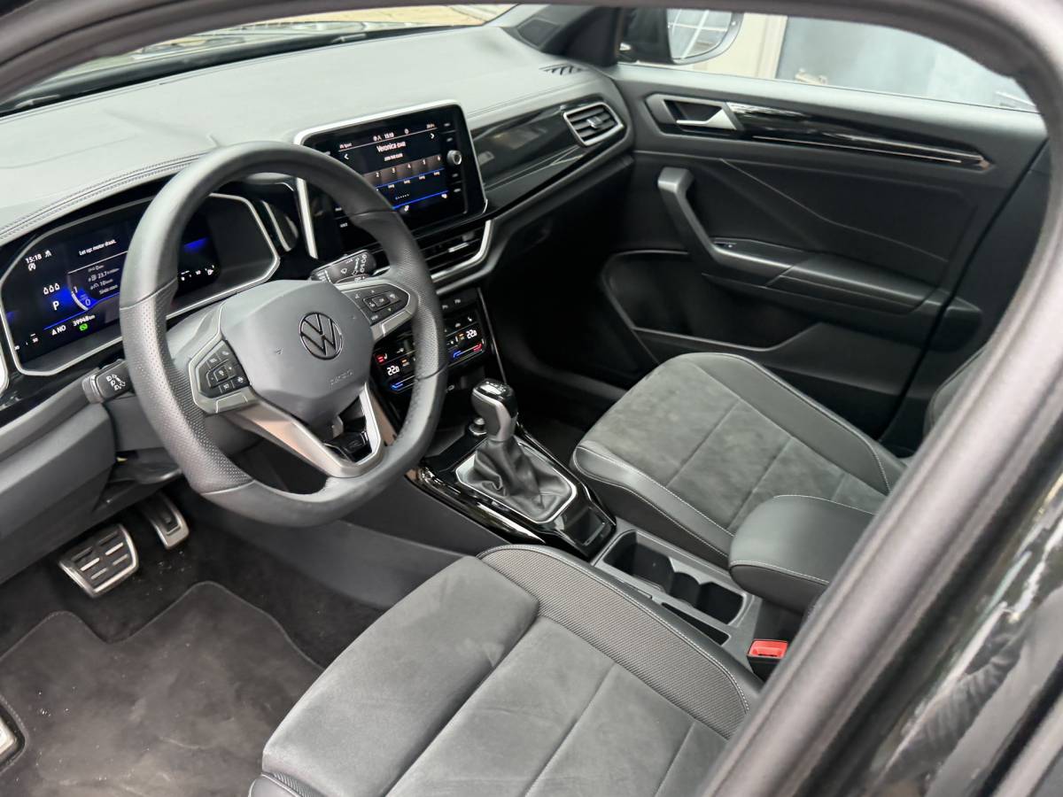 Volkswagen T-Roc Volkswagen T-Roc 1.5 TSI R-Line Edition Edition | IQ Light | Trekhaak | Camera | ACC | Ergo-active 2025 km 29.000 Nap