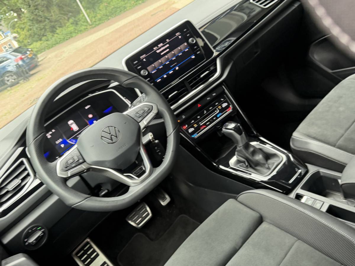 Volkswagen T-Roc Volkswagen T-Roc 1.5 TSI R-Line Edition Edition | IQ Light | Trekhaak | Camera | ACC | Ergo-active 2025 km 29.000 Nap