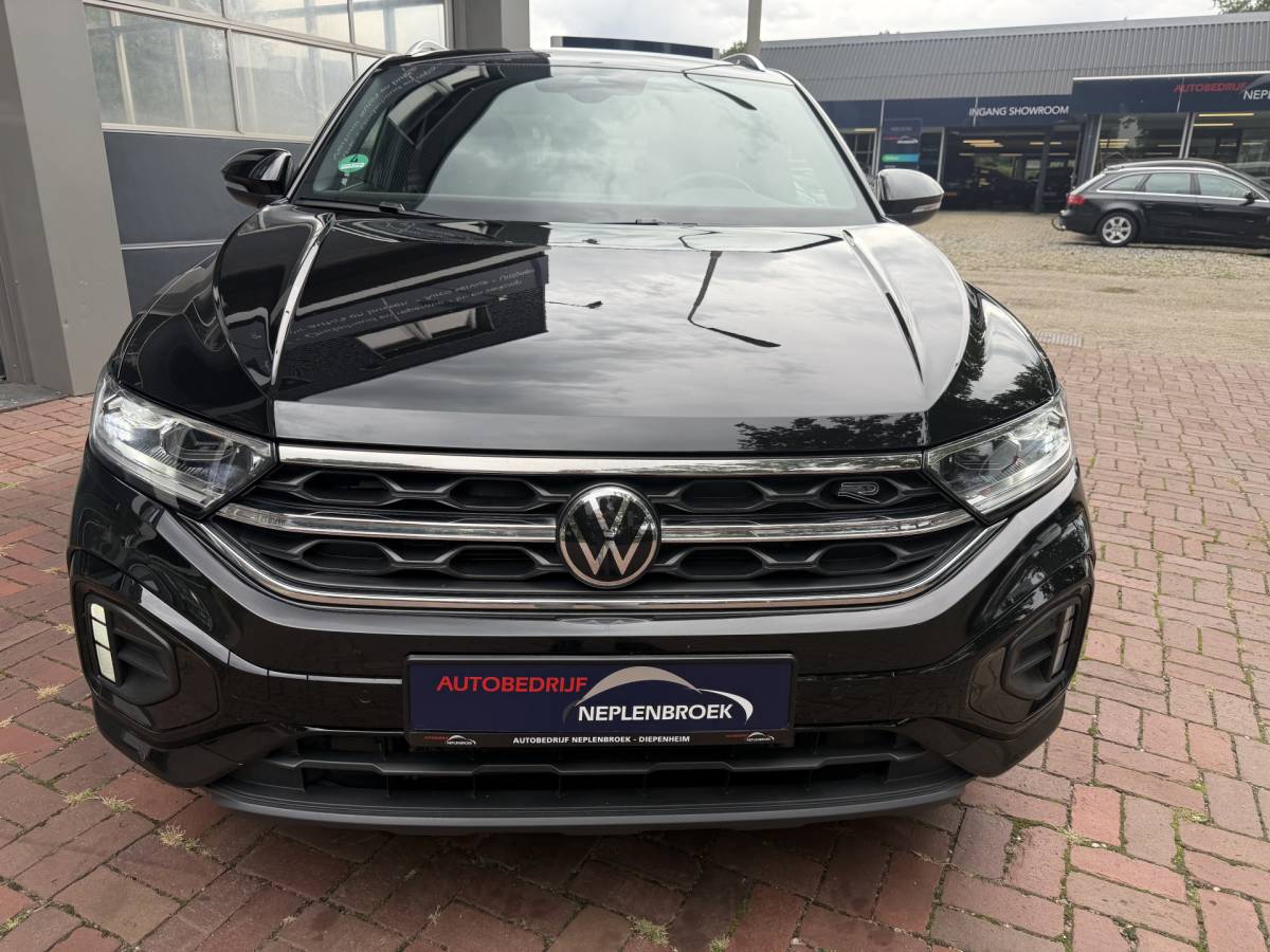 Volkswagen T-Roc Volkswagen T-Roc 1.5 TSI R-Line Edition Edition | IQ Light | Trekhaak | Camera | ACC | Ergo-active 2025 km 29.000 Nap