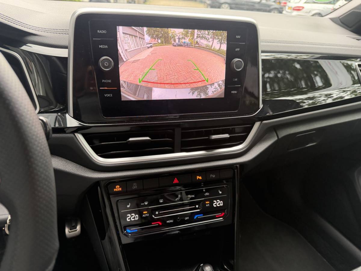 Volkswagen T-Roc Volkswagen T-Roc 1.5 TSI R-Line Edition Edition | IQ Light | Trekhaak | Camera | ACC | Ergo-active 2025 km 29.000 Nap