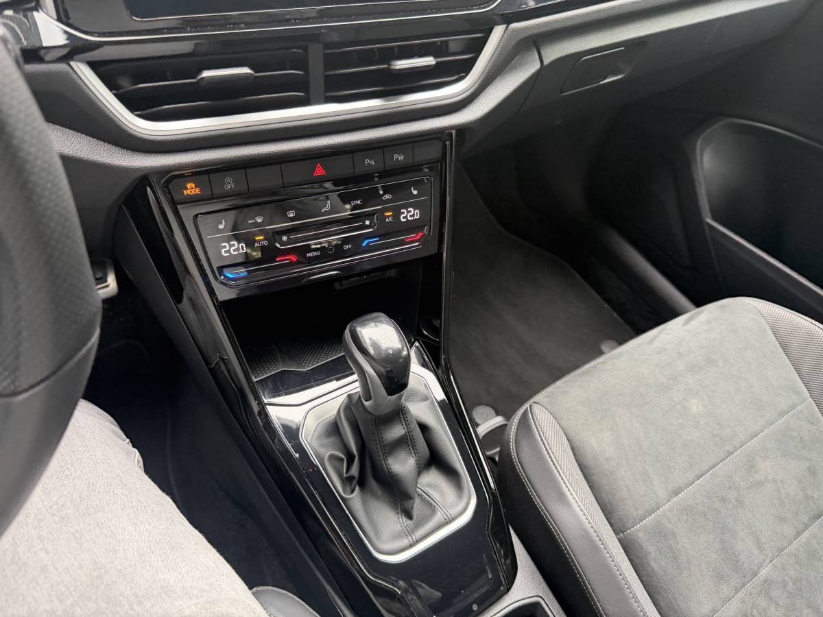 Volkswagen T-Roc Volkswagen T-Roc 1.5 TSI R-Line Edition Edition | IQ Light | Trekhaak | Camera | ACC | Ergo-active 2025 km 29.000 Nap