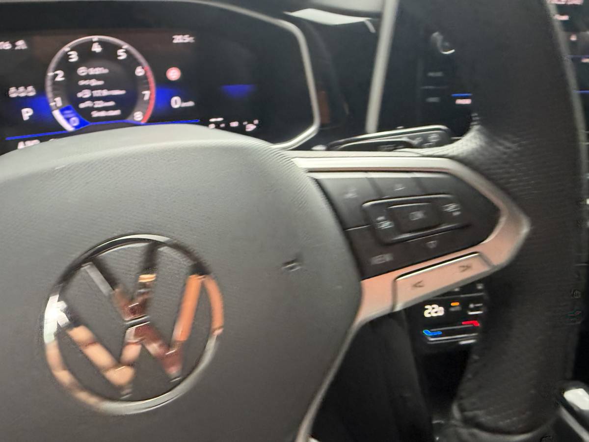 Volkswagen T-Roc Volkswagen T-Roc 1.5 TSI R-Line Edition Edition | IQ Light | Trekhaak | Camera | ACC | Ergo-active 2025 km 29.000 Nap
