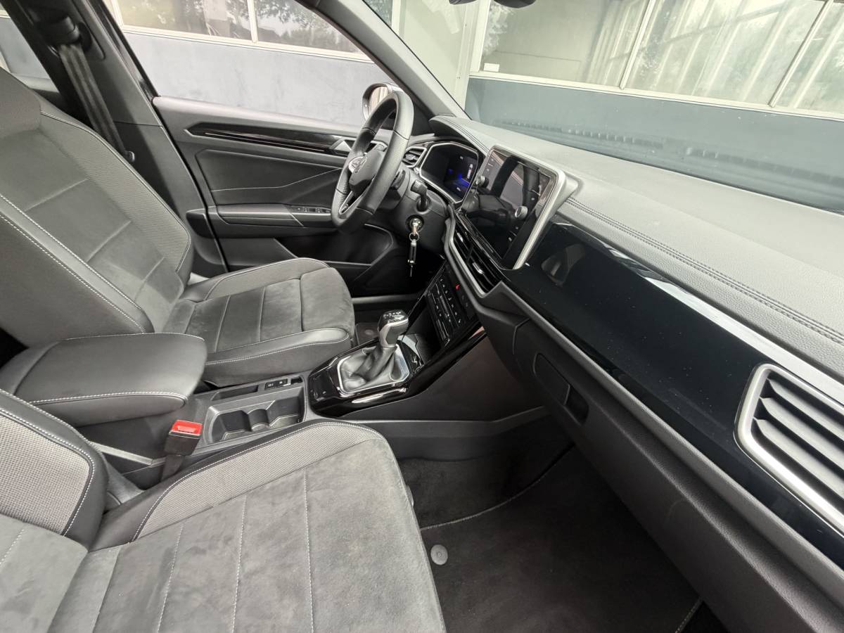 Volkswagen T-Roc Volkswagen T-Roc 1.5 TSI R-Line Edition Edition | IQ Light | Trekhaak | Camera | ACC | Ergo-active 2025 km 29.000 Nap