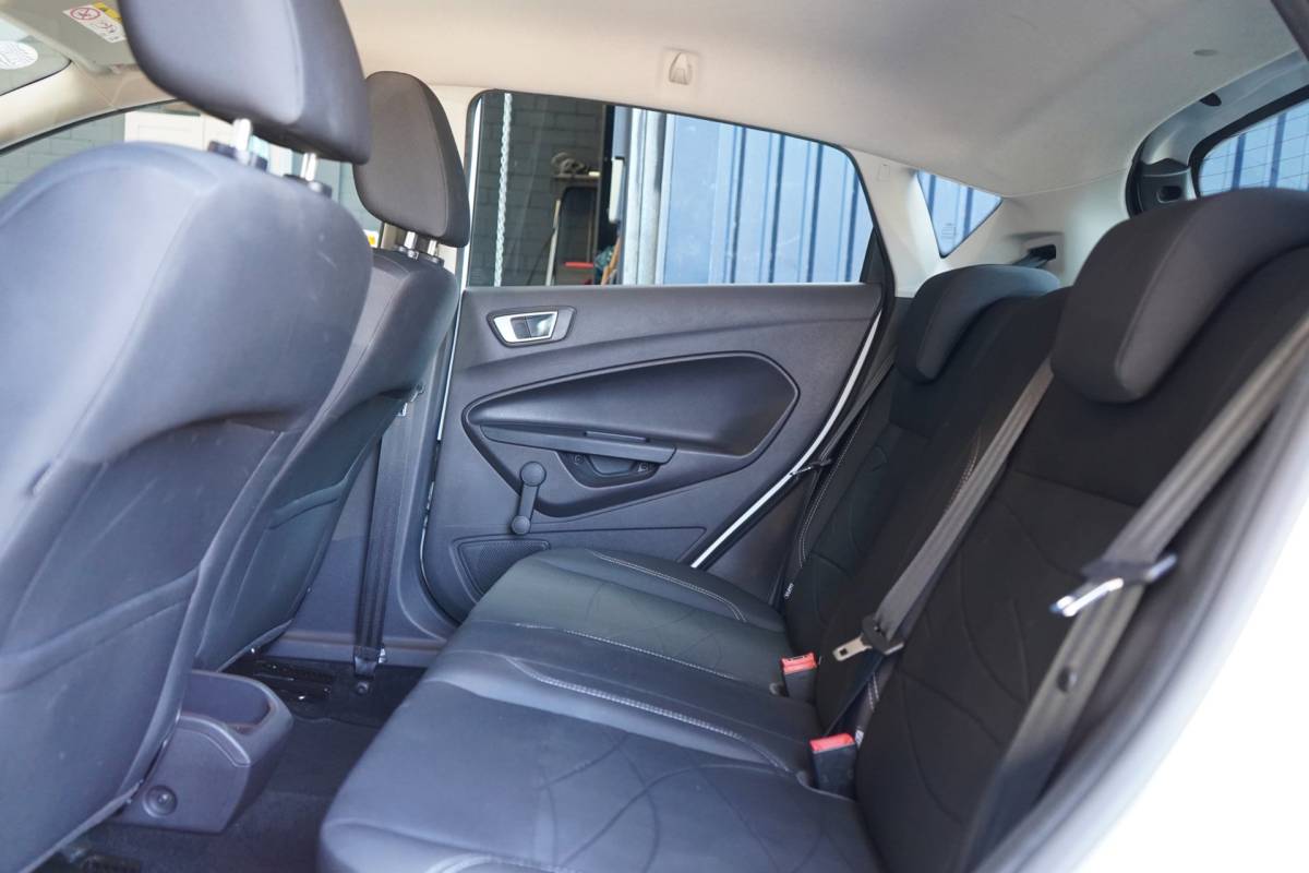 Ford Fiesta Ford Fiesta 1.0 White Edition | AIRCO | TREKHAAK | ELEK.RAMEN | NAP |APK.
