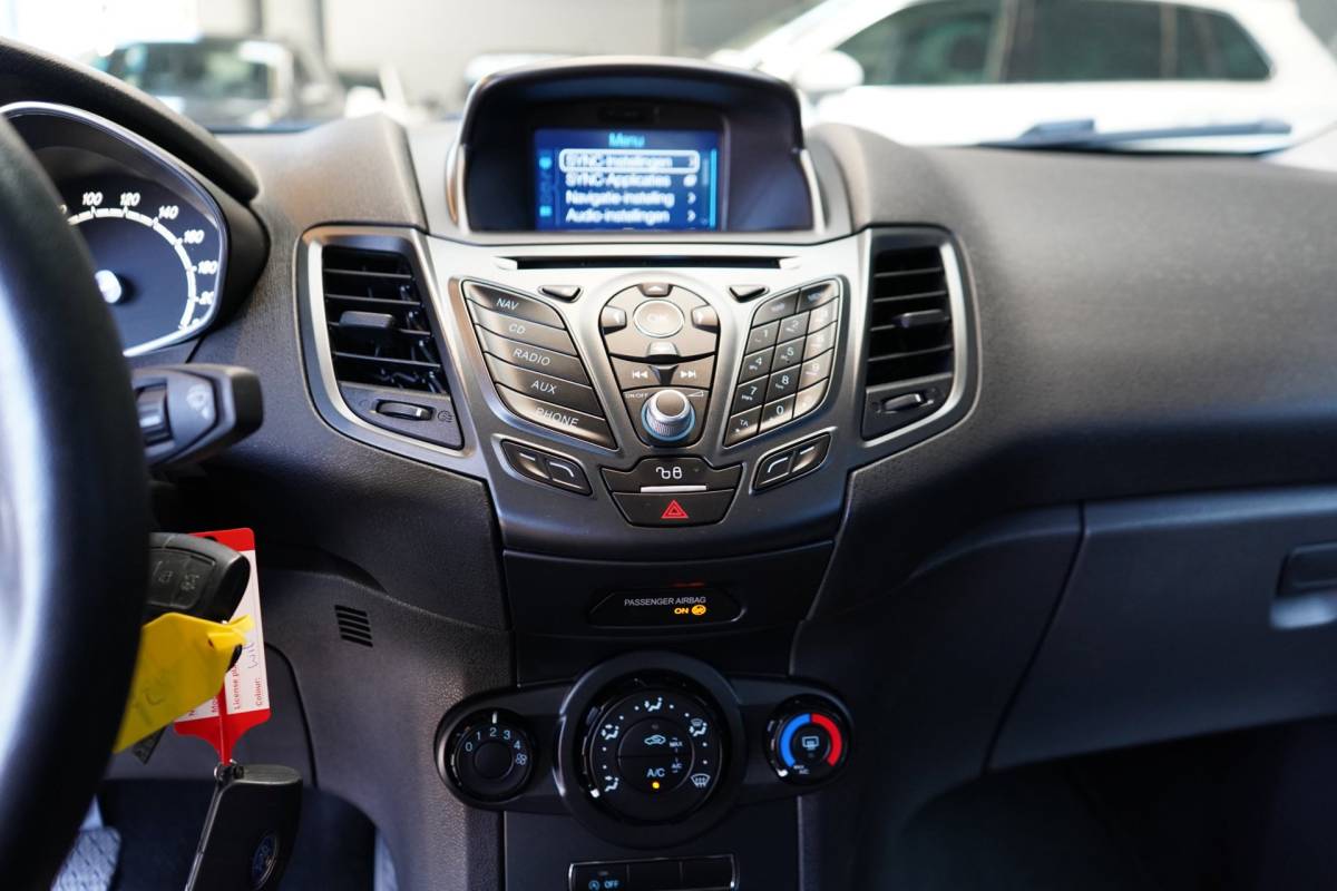 Ford Fiesta Ford Fiesta 1.0 White Edition | AIRCO | TREKHAAK | ELEK.RAMEN | NAP |APK.