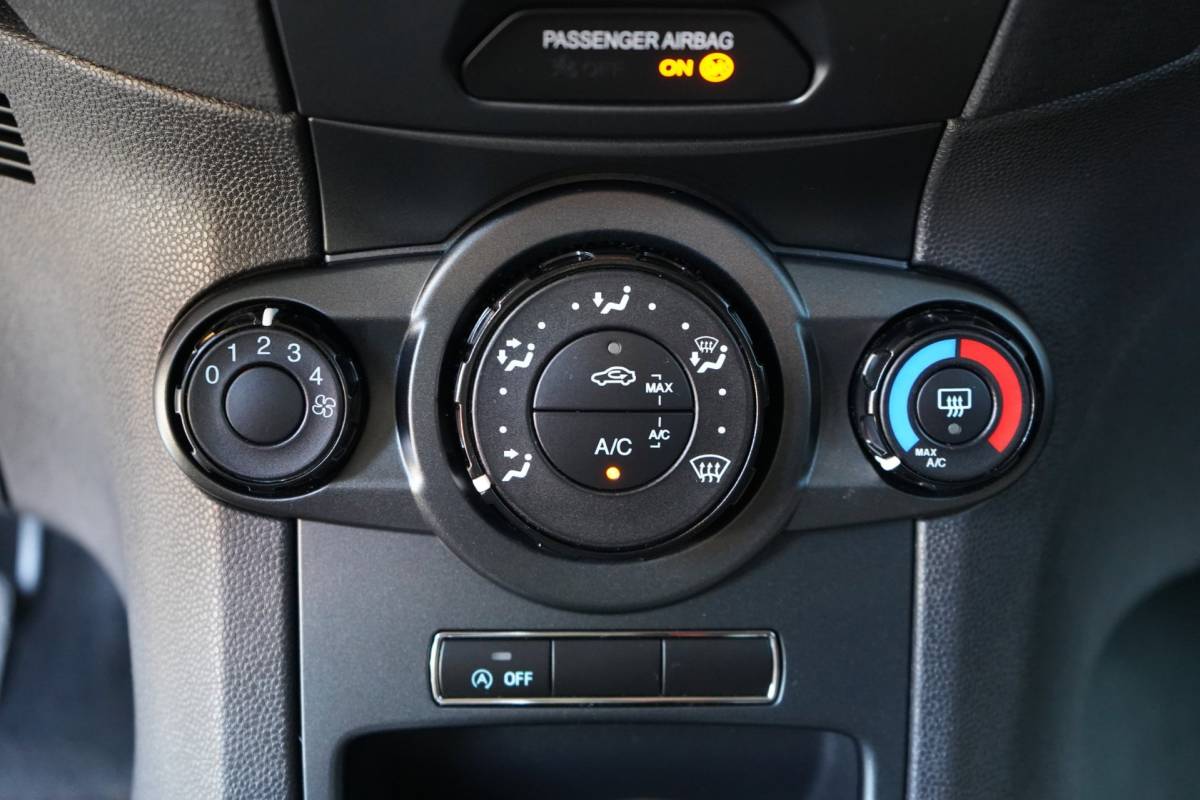 Ford Fiesta Ford Fiesta 1.0 White Edition | AIRCO | TREKHAAK | ELEK.RAMEN | NAP |APK.