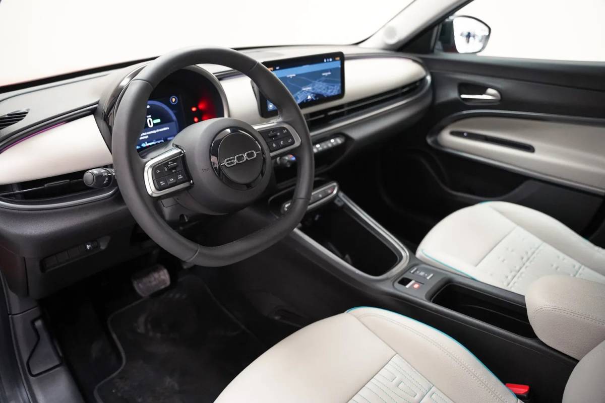 Fiat 600e Fiat 600e La Prima 54 kWh [ Navi Camera Apple / Android Leder Stoelverwarming ]