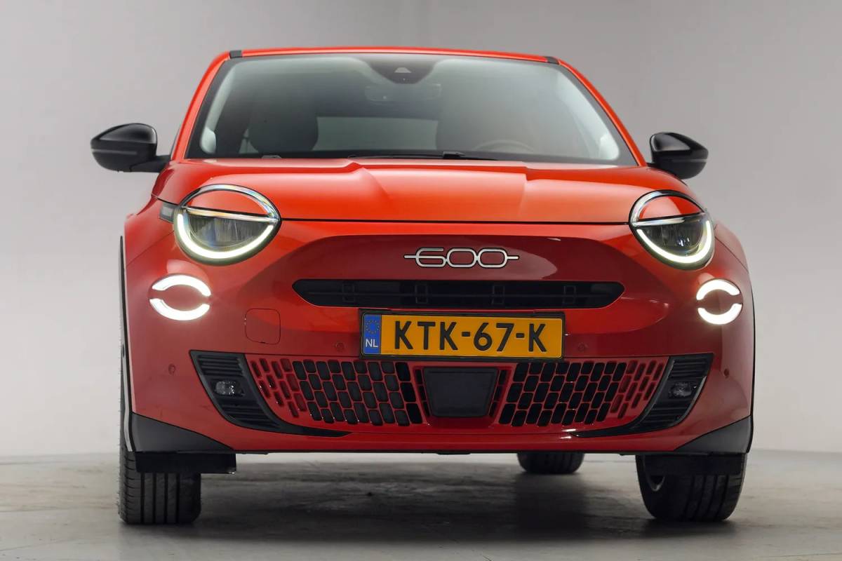 Fiat 600e Fiat 600e La Prima 54 kWh [ Navi Camera Apple / Android Leder Stoelverwarming ]