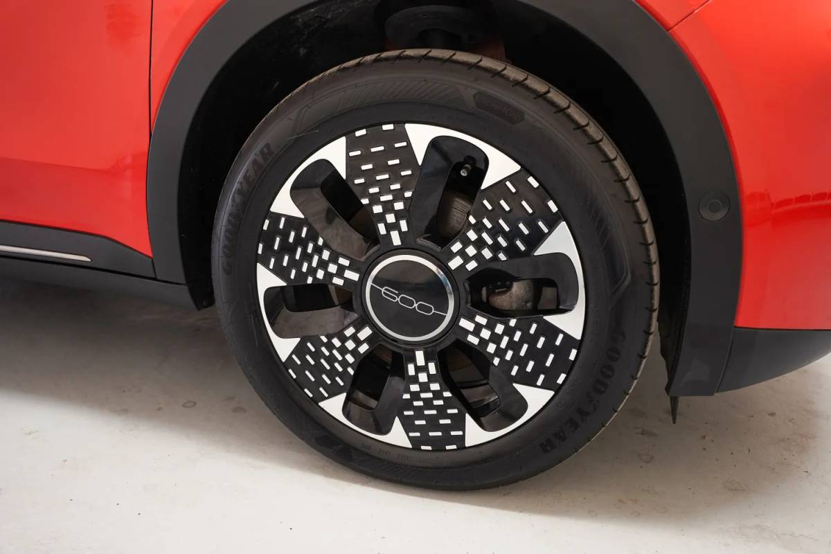 Fiat 600e Fiat 600e La Prima 54 kWh [ Navi Camera Apple / Android Leder Stoelverwarming ]